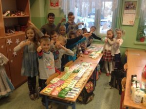 Uczniowie ze Świerklan pomagają mieszkańcom gminy